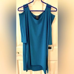 Three-quarter sleeve peekaboo shoulder turquoise tunic